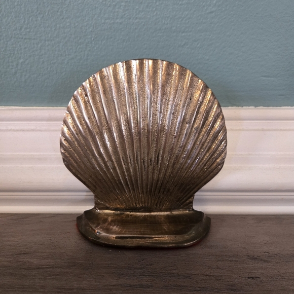 VINTAGE SOLID BRASS SCALLOP CLAM SEASHELL BOOKEND - Only 1 - Picture 1 of 6
